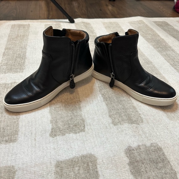 Gentle Souls by Kenneth Cole Women's Carole Leather High Top Sneakers (Size 6.5) - Picture 2 of 9